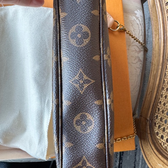 Louis Vuitton Pouchette with new LV gold Crossbody chain - Picture 13 of 15